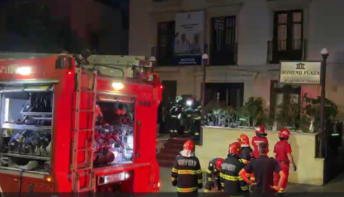 EXCLUSIV VIDEO | INCENDIU la un cămin de bătrâni de lux din Sectorul 1. Pompierii au evacuat seniorii