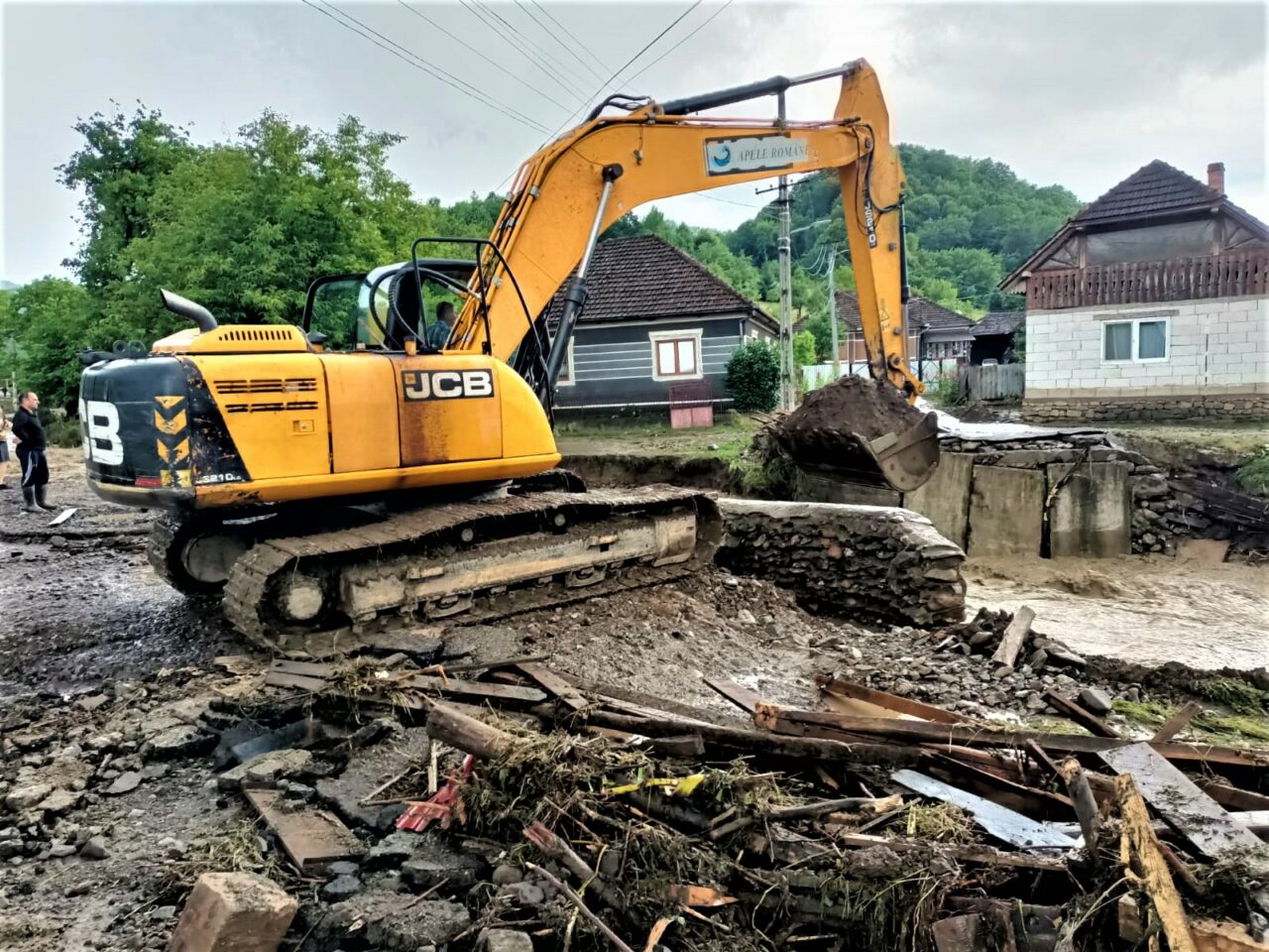 Vremea rea a făcut prăpăd, 38 de localități sunt afectate de ploile torențiale și inundații. Echipele de intervenție sunt în zonele critice