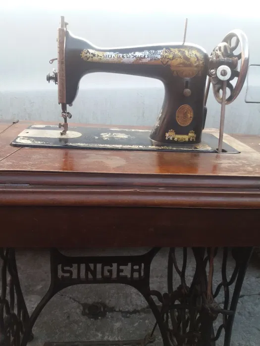 Suma uriașă cu care se vinde în 2023 o mașină de cusut Singer. Este mai scumpă decât o mașină nouă / Sursa foto: OLX