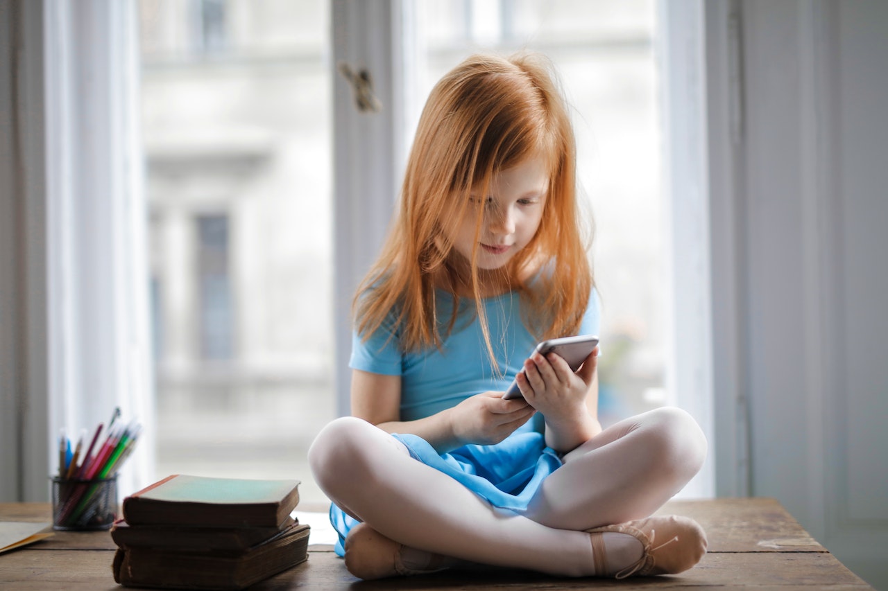 Primul oraș din lume care INTERZICE copiilor sub 13 ani să utilizeze smartphone-urile. Se aplică și la școală și acasă