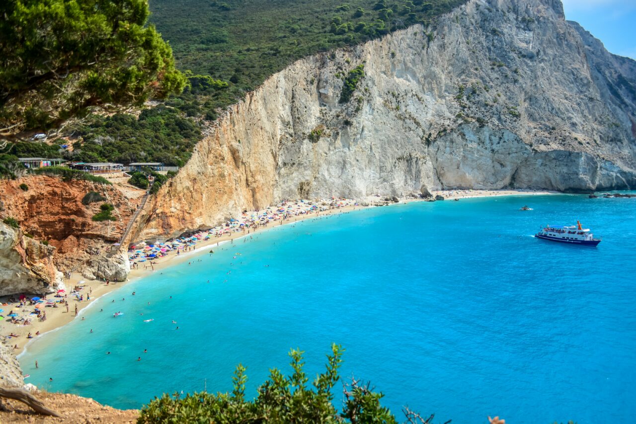 Vacanță de coșmar pentru o româncă! Ce a putut să pățească femeia cazată la un resort din Grecia