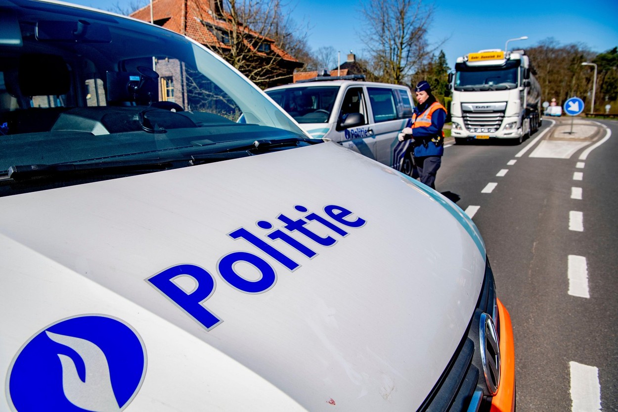 Un român a fost ÎMPUȘCAT mortal în Belgia după o urmărire în trafic „ca în filme” cu cinci turci pe urme