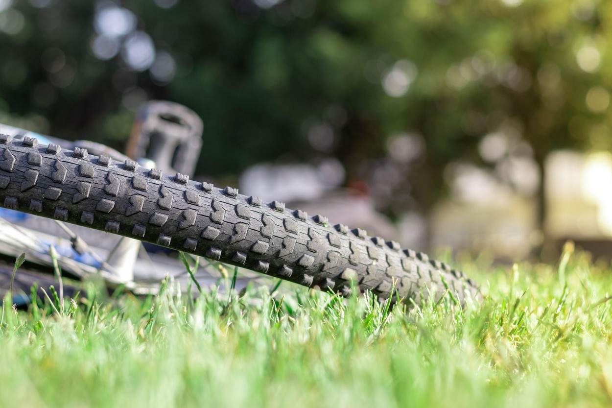 TRAGEDIE cumplită în Sălaj după ce o copilă de 9 ani a murit căzând de pe bicicletă. S-a speriat de un ATV condus de o adolescentă