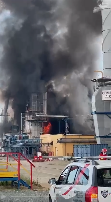 Arde Rafinăria PETROMIDIA, din Năvodari! A fost activat Planul Roșu de Intervenție/Ce a declanșat explozia
