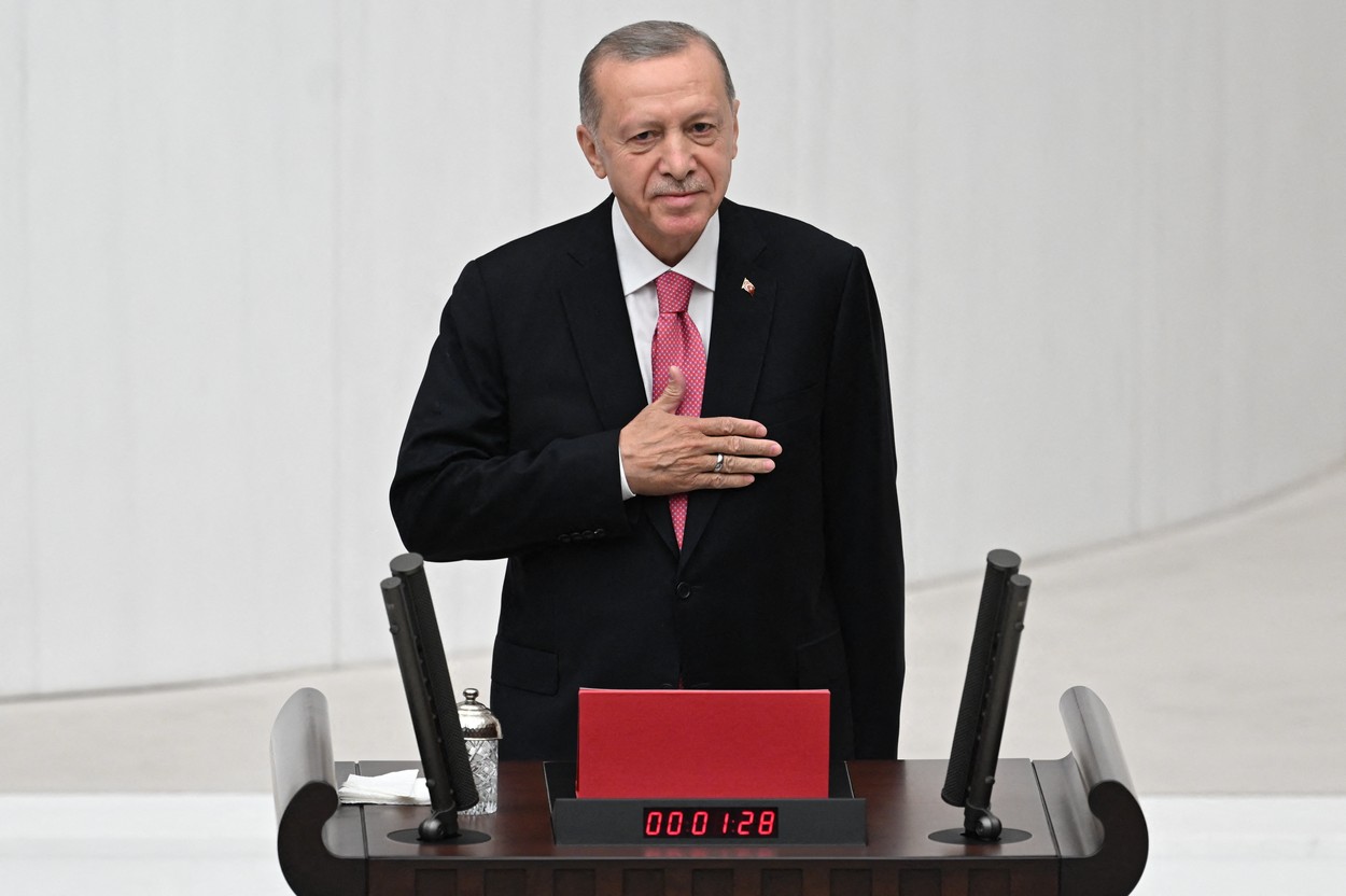 Preşedintele turc Recep Tayyip Erdogan a depus JURĂMÂNTUL pentru al treilea mandat, în fața a peste 30 de şefi de stat şi de guvern