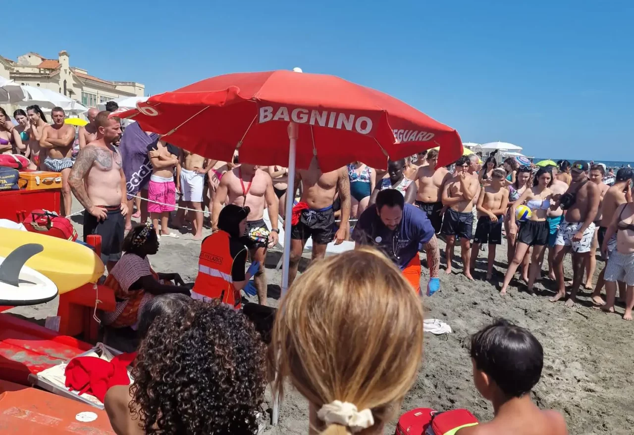 „Adevăratul ÎNGER al mării”. Un român a ajuns erou în Italia, după ce a salvat un băiat de 13 ani de la înec