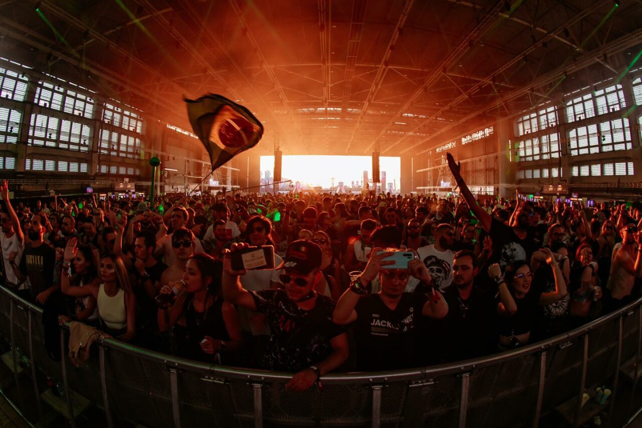 Agenții firmelor de pază, instruiți de specialiștii antidrog cum să caute stupefiante la marile festivaluri de muzică