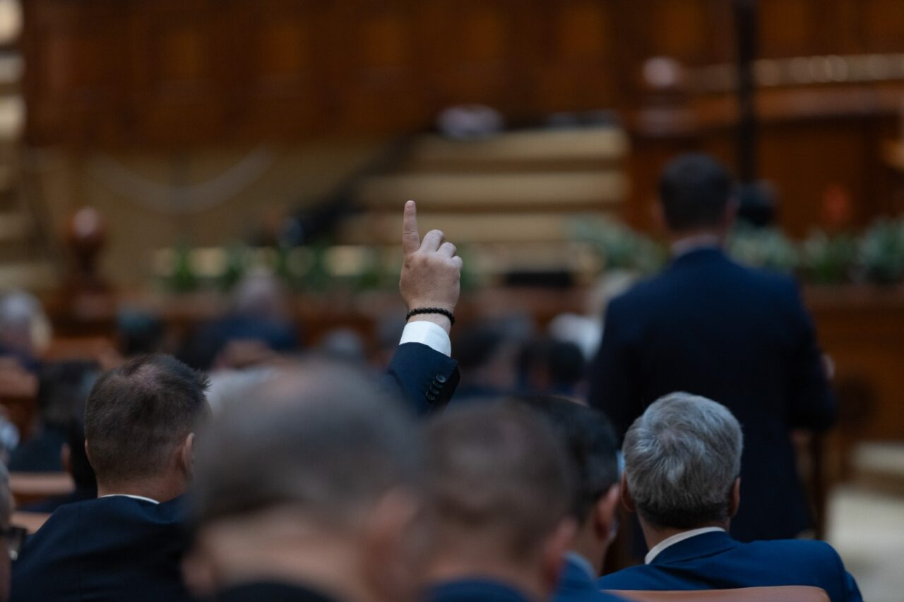 UPDATE | Bugetul de stat pe 2024 a intrat în Parlament. Birourile permanente au stabilit calendarul dezbaterilor din comisii și ziua votului final