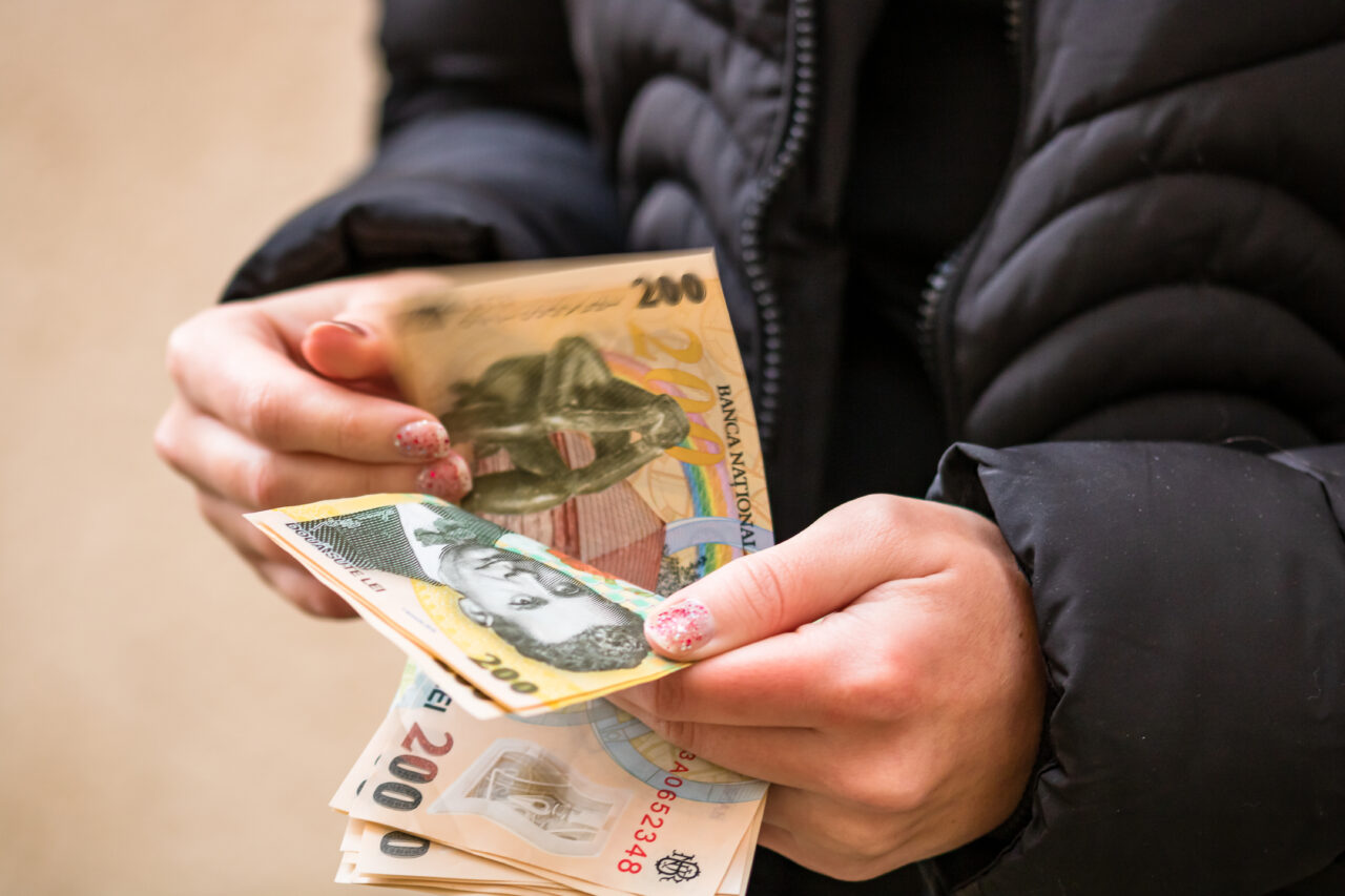 Românii din mediul RURAL pot primi 9.000 de lei de la stat. Care sunt condițiile
