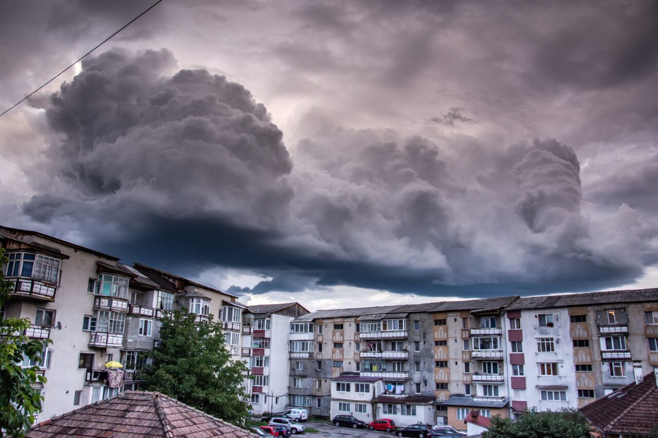 AVERTIZARE meteo pentru mai bine de jumătate de țară. Care sunt regiunile și fenomenele vizate