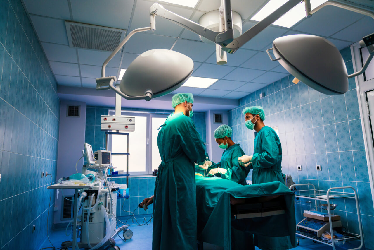 PERICOLELE din spatele turismului medical: O americancă a murit după o intervenție estetică realizată în Mexic