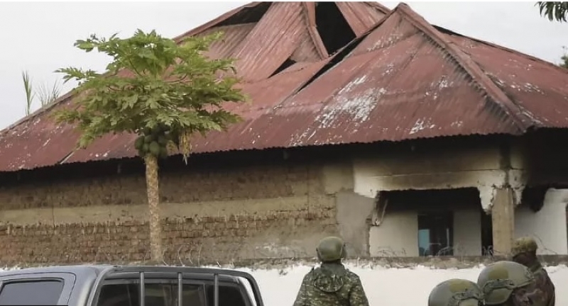 Masacru în Uganda. Copii arși de vii, băieți căsăpiți cu topoare, fete răpite pentru a fi vândute. Cine sunt măcelarii