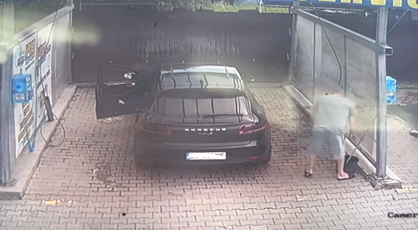Gest incredibil al șoferului cu Porsche, din Braşov, care a „împrumutat” un mop şi o găleată dintr-o spălătorie auto. Ce a putut face