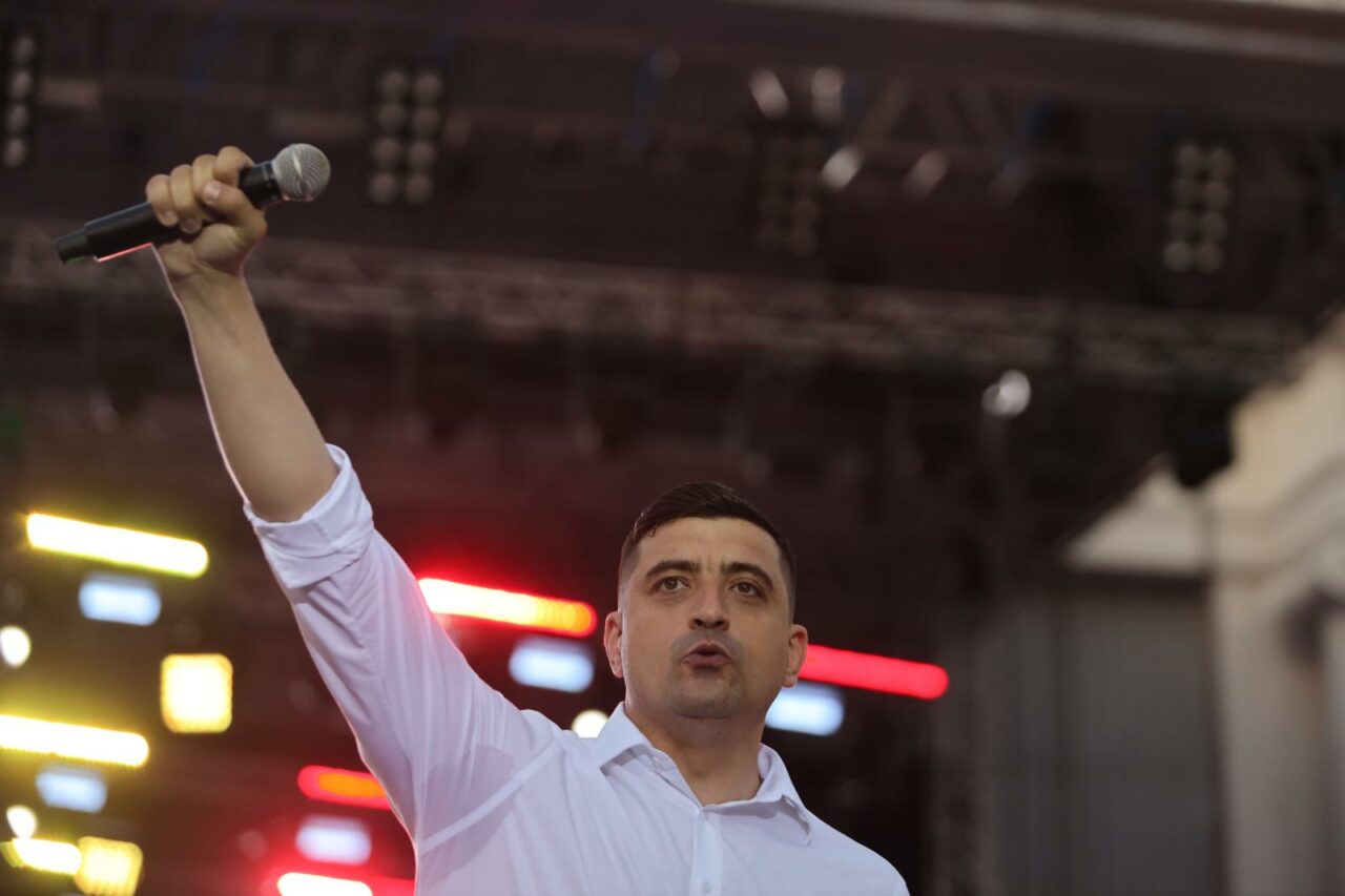 VIDEO | AUR fură startul și prezintă candidații la europarlamentare. Simion: Vă promit că românii nu vor mai sta în genunchi în UE