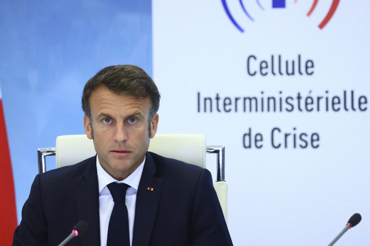 După turbulențe, Macron vine cu răspunsul. Președintele Franței vrea să pedepsească financiar familiile copiilor delincvenți