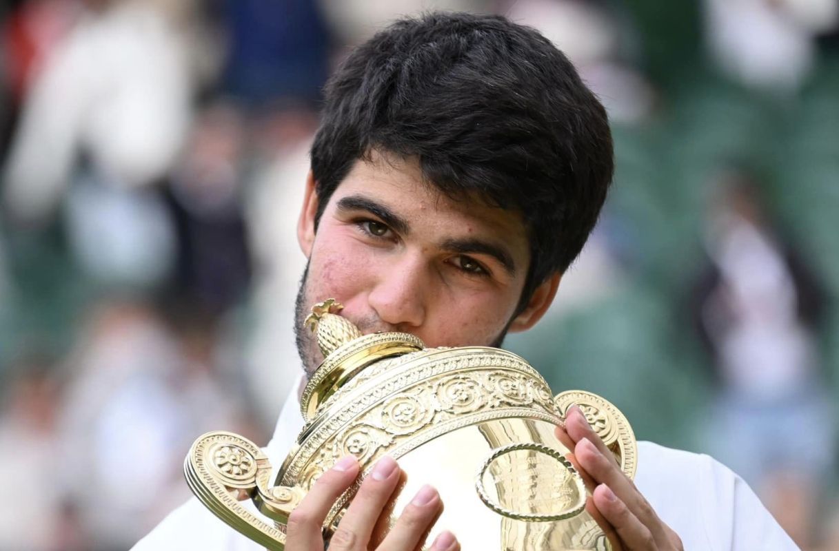 Carlos Alcaraz a triumfat la Wimbledon 2023! Primele declarații după ce l-a învins pe Novak Djokovic! „Fac parte din istorie! E incredibil”