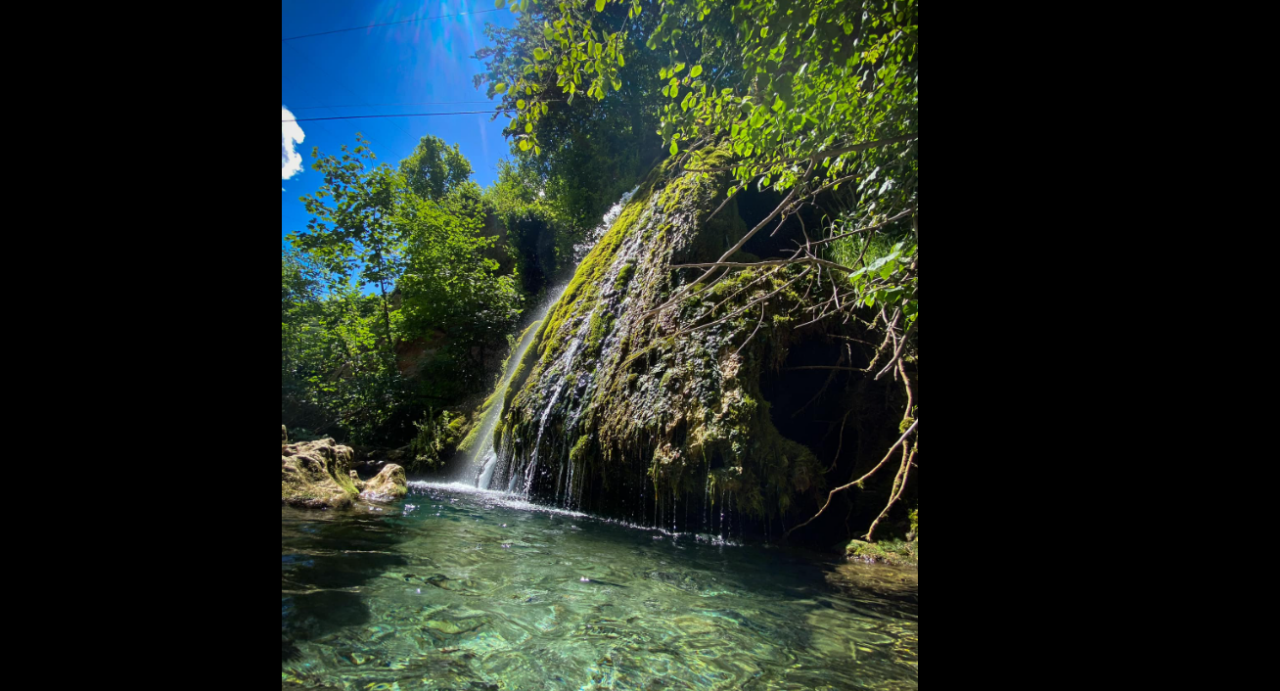 Locul din România în care zici că ești în Thailanda. Cascada SPECTACULOASĂ din Ardeal care oferă un peisaj de vis