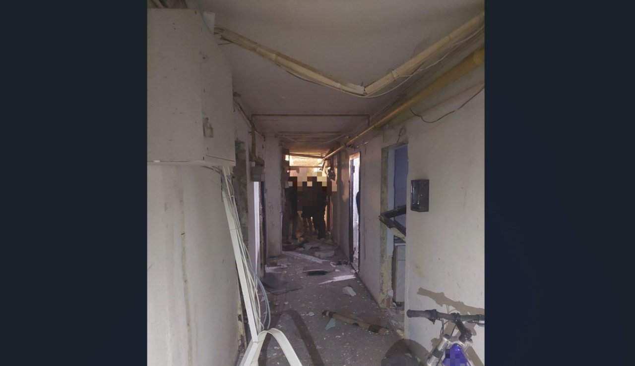 Patru persoane au fost RĂNITE, după ce o explozie a avut loc într-un bloc de garsoniere din Zărnești, județul Brașov