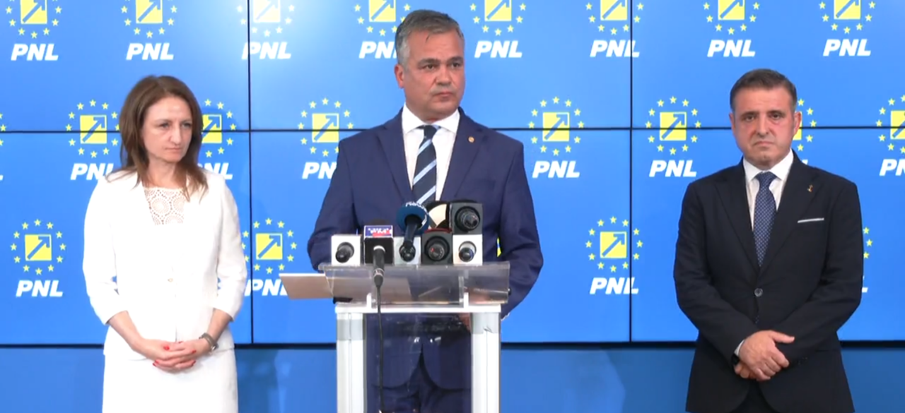 Cum fac economie la buget aleșii liberali? Primarul din Bistrița cumpără mașini gratis. Adrian Veștea ar renunța la șofer