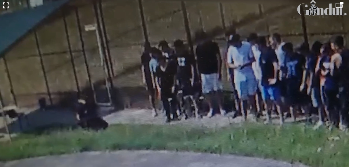 Ce au pățit cei doi polițiști filmați în timp ce băteau un tânăr în Centrul de Educare de la Buziaș