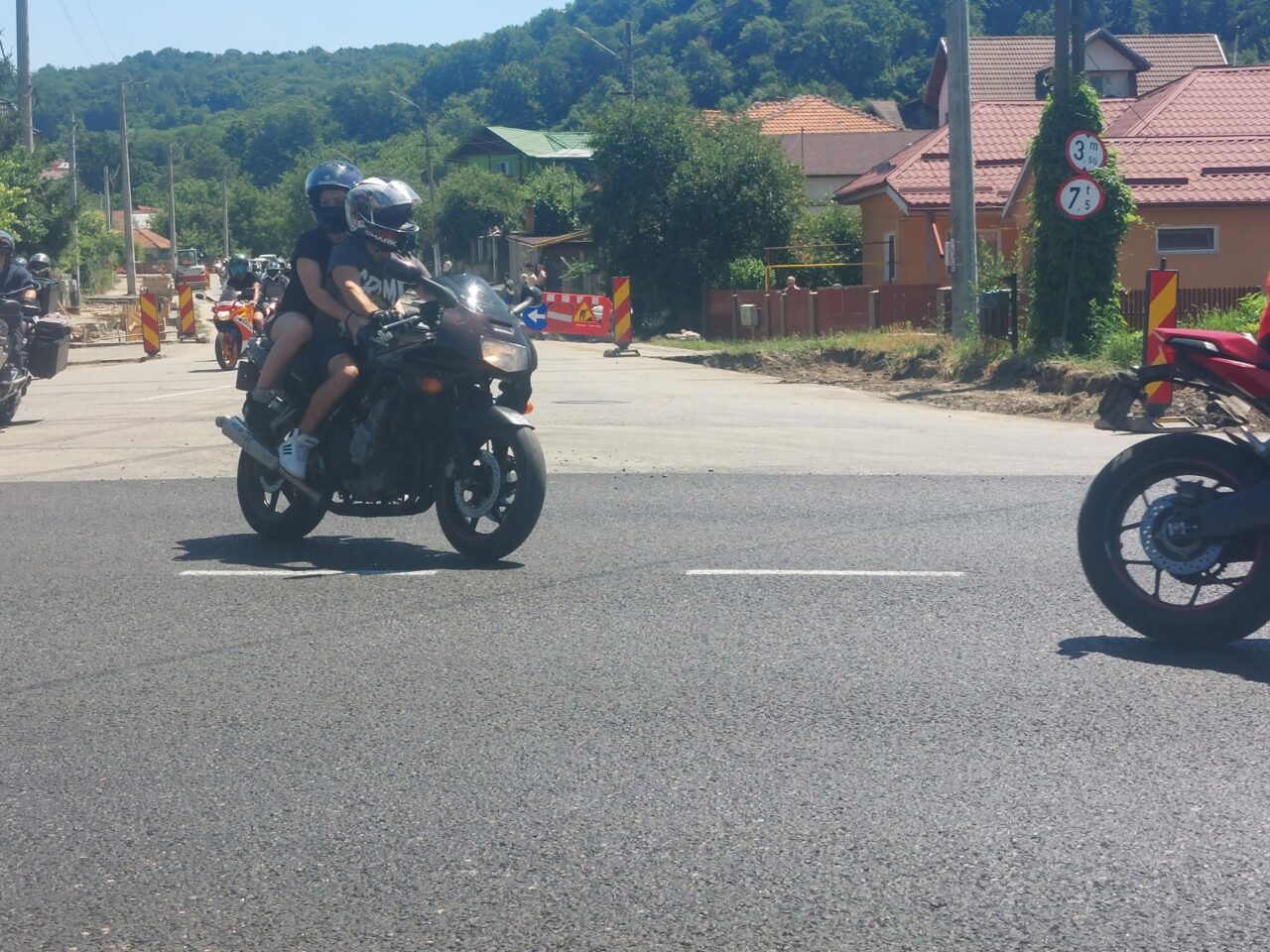 VIDEO | Sute de motocicliști din țară și din străinătate au participat la parada pe două roți de la Vâlcea