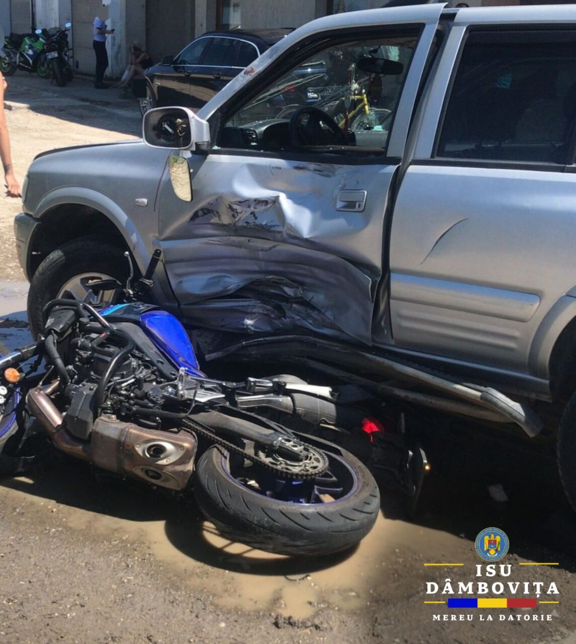 Accident grav în Pucioasa. Un motociclist a fost rănit. A fost solicitat elicopterul SMURD