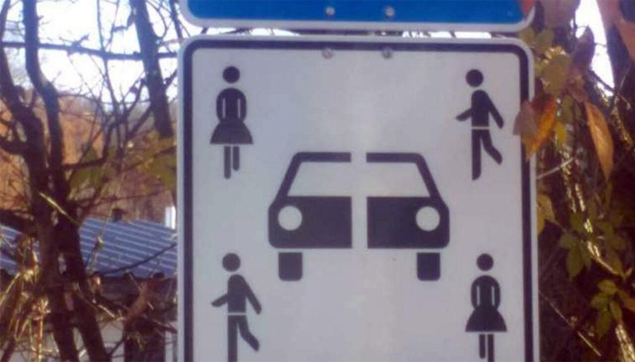 Noul semn de circulație alb, cu o mașină tăiată, din cauza căruia mulți șoferi primesc amendă. Ce înseamnă și unde poate fi întâlnit