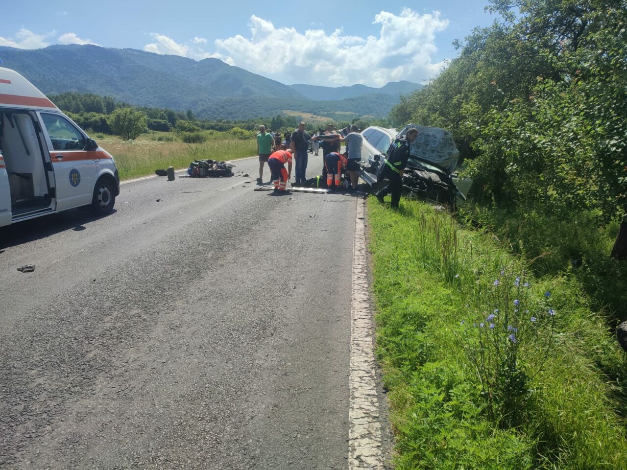 VIDEO | O femeie în vârstă de 54 de ani, din Petroșani, a intrat în coliziune cu un grup de 6 motocicliști. Doi dintre ei au murit