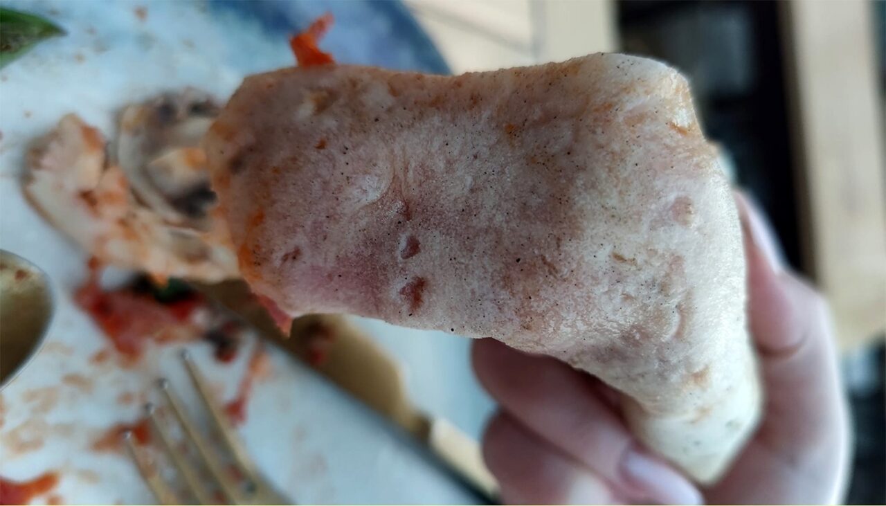 Ce a primit un client după ce a comandat o pizza calabrese de 41 de lei, într-un restaurant italienesc din Iași