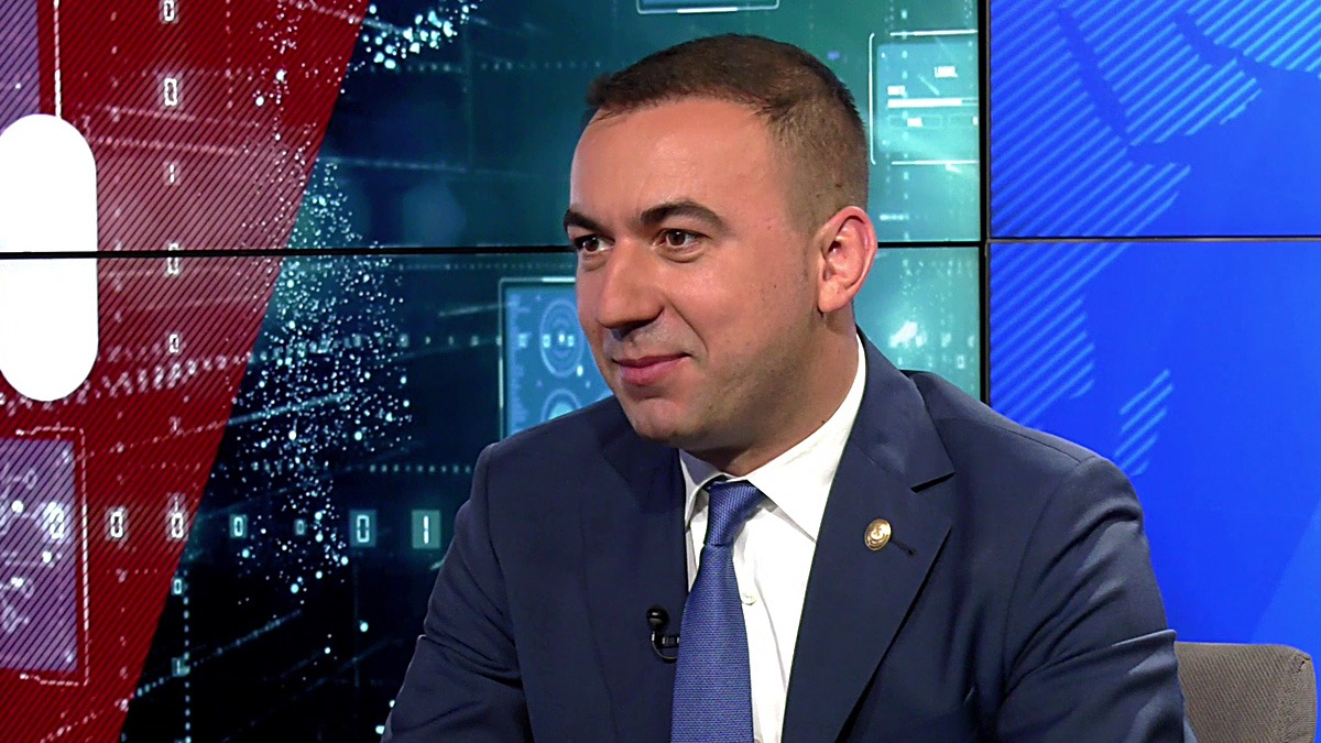 EXCLUSIV | Proiect: Îți poți înscrie online copilul la școală. Ministrul Digitalizării, Bogdan Ivan, anunță o procedură de selecție pentru 50 IT-iști