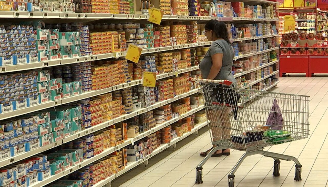 Motivul real pentru care ungurii trec granița pentru a-și face CUMPĂRĂTURILE din supermarketurile din România