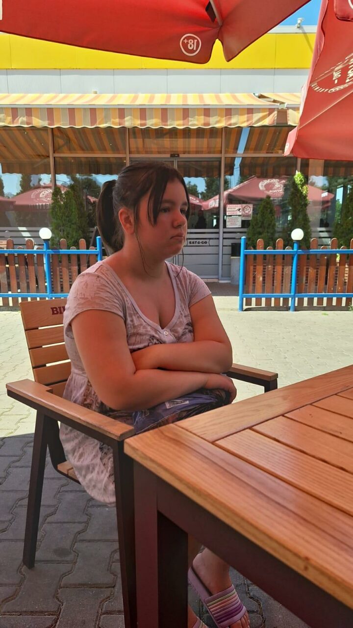 O fetiță de 13 ani a dispărut în București. Poliția solicită ajutorul cetățenilor s-o găsească pe Alessa