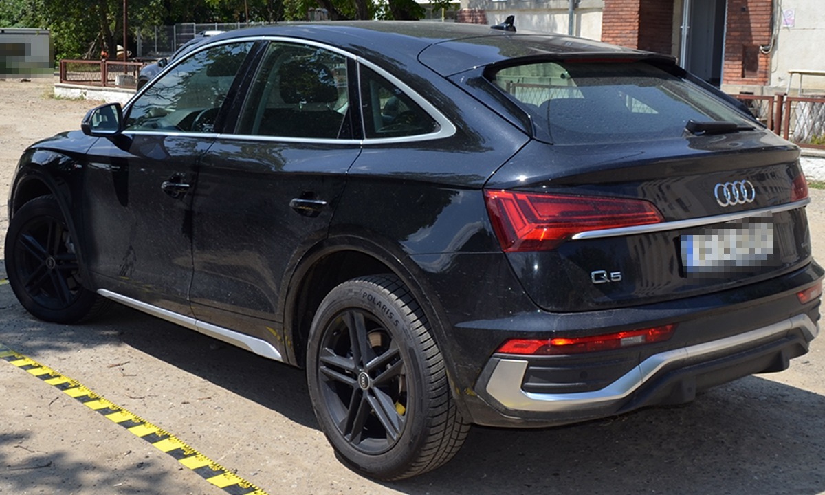 Ce au descoperit polițiștii care au oprit în trafic un Audi Q5 în valoare de 50.000 de euro, la volanul căruia se afla o ieșeancă de 55 de ani