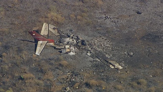 VIDEO: Șase oameni au murit pe loc, după ce avionul de mici dimensiuni în care se aflau s-a prăbușit, în apropiere de Los Angeles
