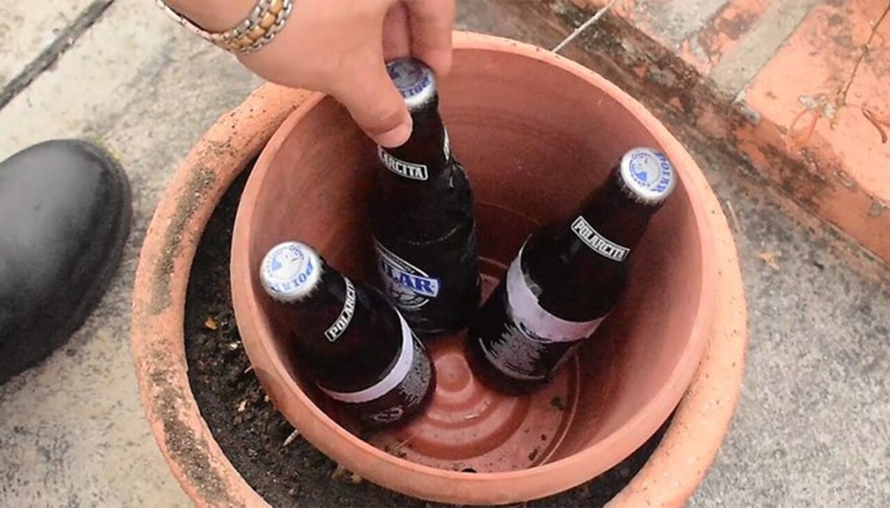 Cum să răcești o bere caldă în fix 5 minute. Trucul ingenios pe timp de vară, pe care puțini români îl știu
