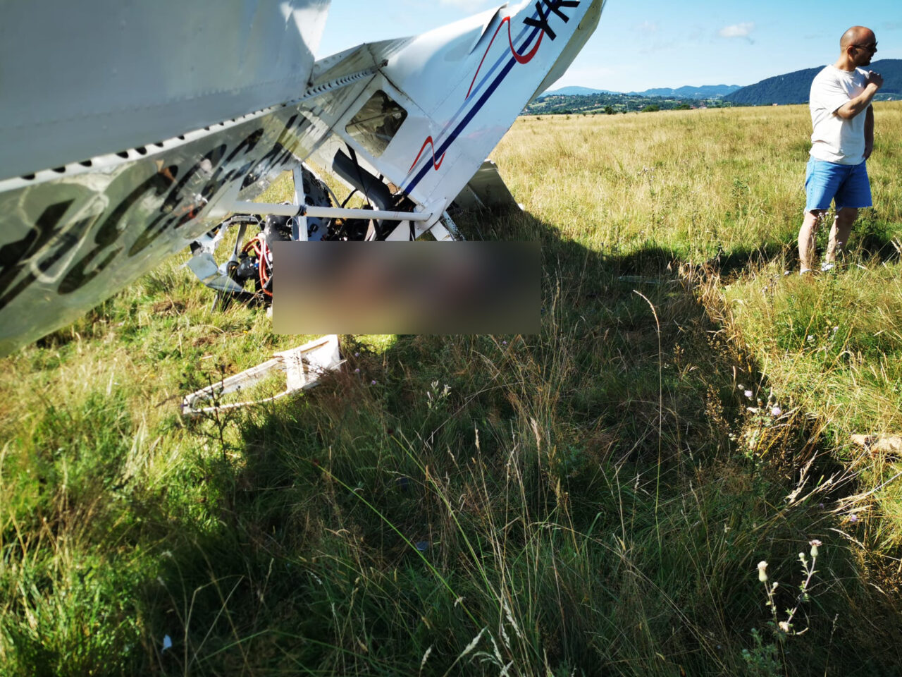 Un AVION de mici dimensiuni s-a prăbușit în județul Brașov. Pilotul a decedat