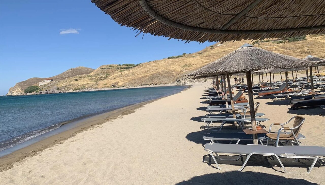 Croația e mai SCUMPĂ decât Mamaia! Ireal câți euro a dat o turistă pentru a închiria un șezlong, pe o plajă din Brac