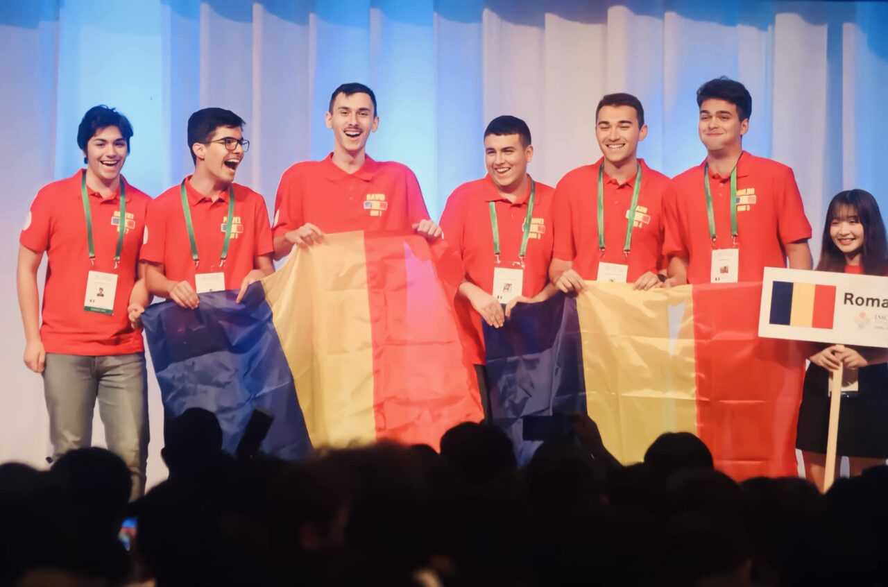 Elevii români scriu istorie la Olimpiada Internaţională de Matematică. S-au întors acasă cu ȘASE medalii / România, prima din Europa