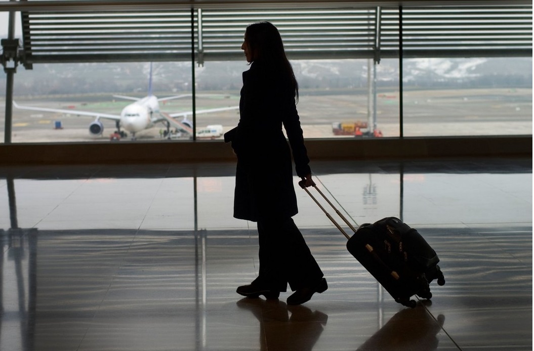 O româncă a mers în Anglia cu PROMISIUNEA de a lucra într-un magazin Pandora. Ce a fost pusă să facă, de fapt, când a ajuns acolo