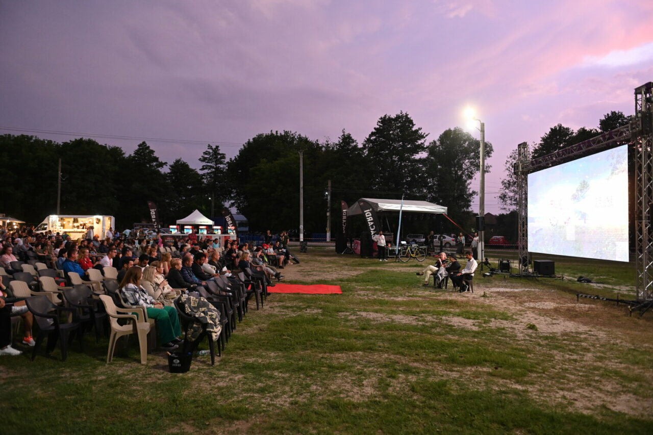 Cea de-a doua ediție „Film în Sat”, cel mai mare festival de artă din mediul rural, între 1 și 6 august la Peștișani (Gorj)