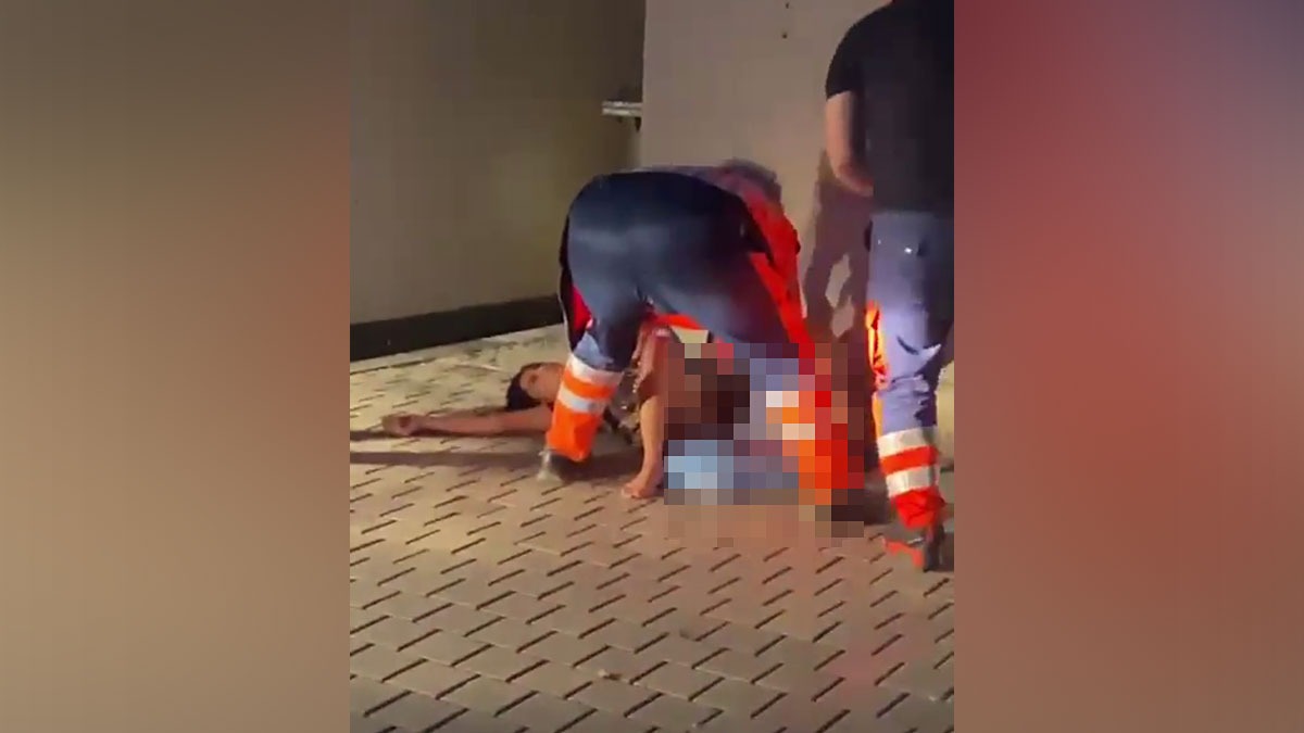 VIDEO | Filmată în timp ce a născut pe trotuar, în curtea spitalului din Urziceni. Gravida nu ar fi fost internată pentru că nu mai erau paturi libere