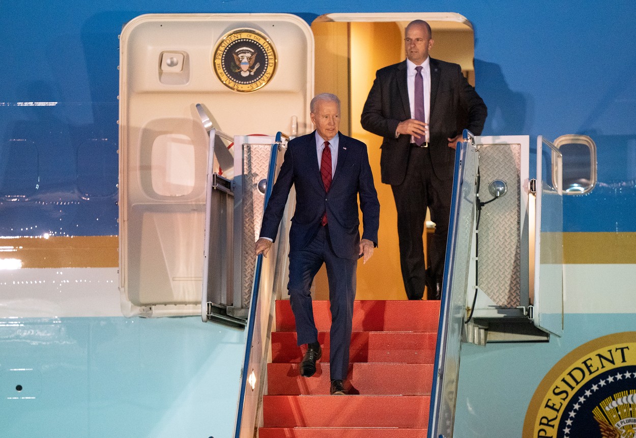VIDEO. Joe Biden a ajuns în Marea Britanie. Se va întâlni cu Rishi Sunak și Regele Charles / Ulterior, participă la summit-ul NATO de la Vilnius