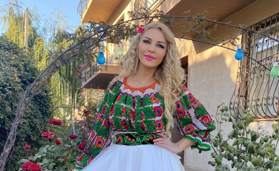 La un pas de tragedie! O celebră cântăreață de muzică populară, lovită de fulger