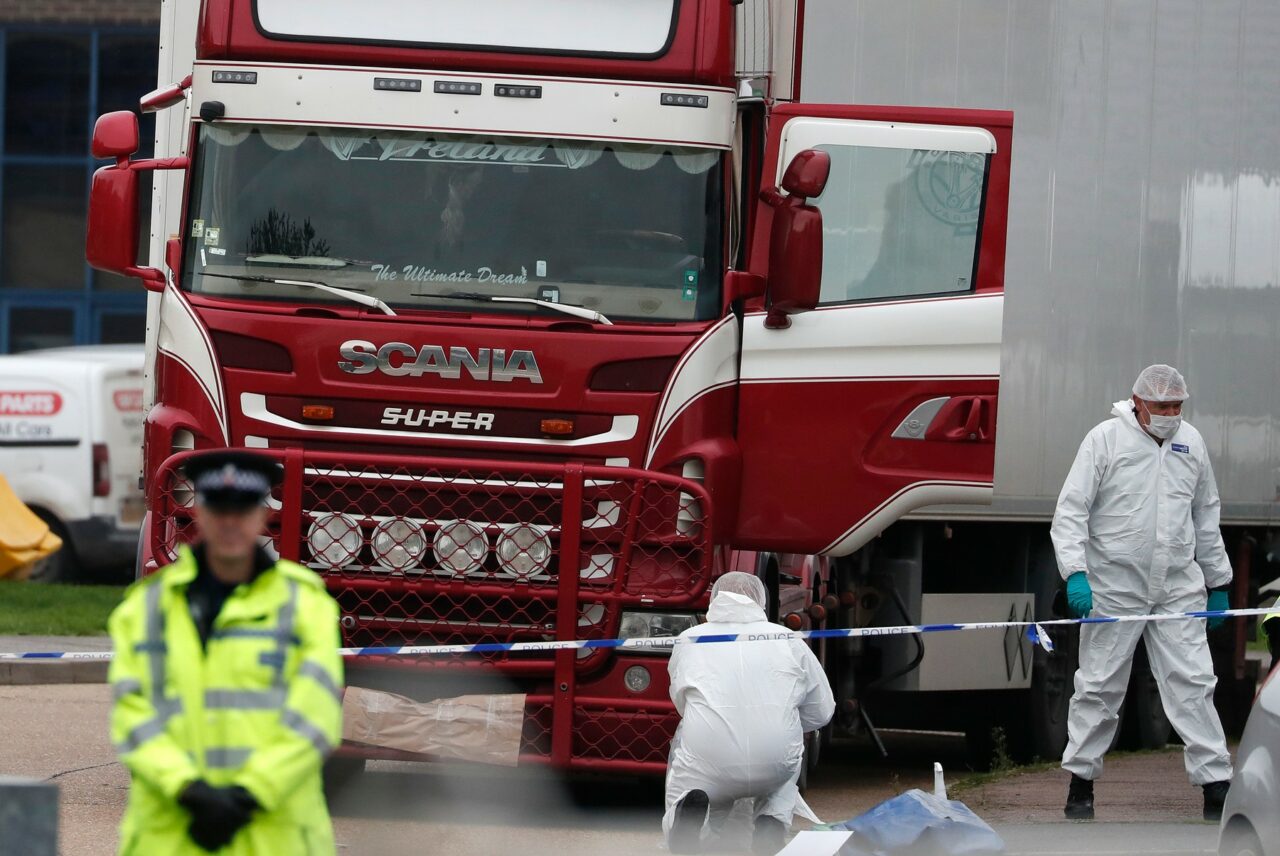 Ce pedeapsă a PRIMIT șoferul românul acuzat de moartea a 39 de vietnamezi în Anglia. Victimele s-au sufocat în camionul cu care îi transporta