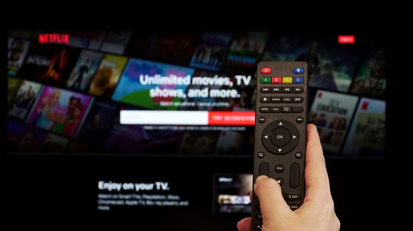 Netflix schimbă prețul abonamentului de bază. Ce vor primi, în schimb, clienții platformei de streaming