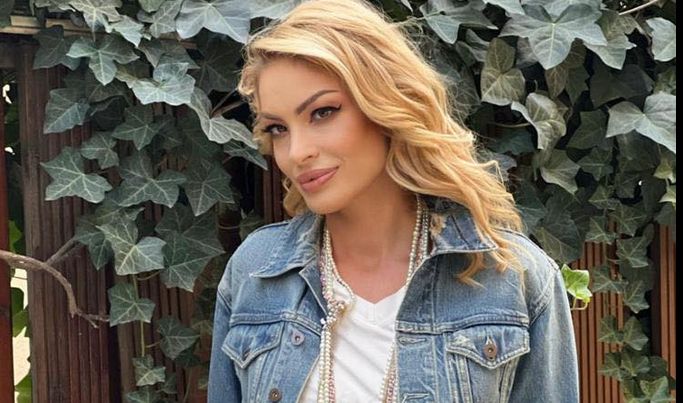 FOTO / Cum își educă Valentina Pelinel cei trei copii. ”În limitele bunului-simț și al moderației”