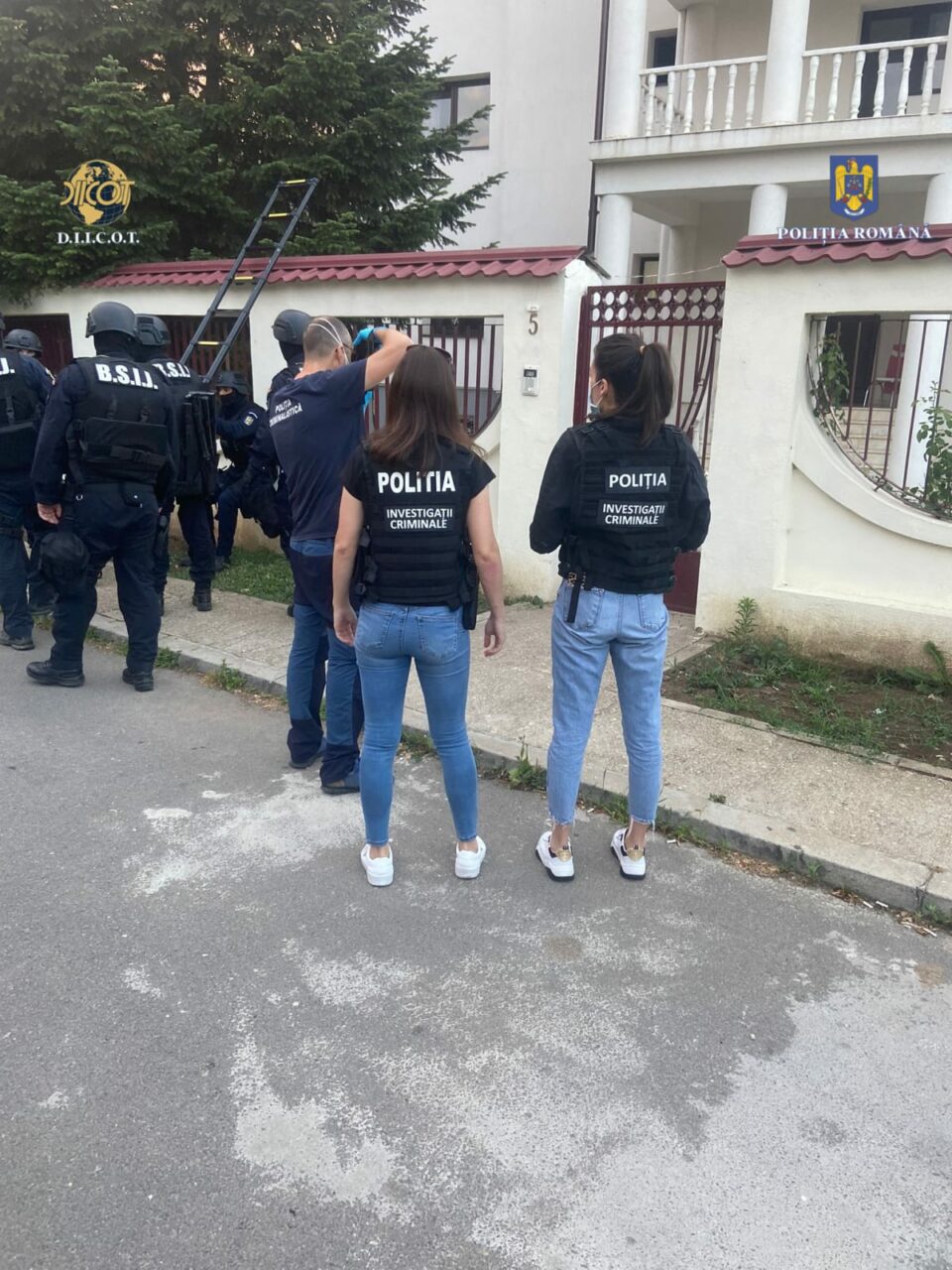 O casă din sectorul 6 funcționa, fără autorizație, pe post de centru pentru persoane vârstnice. Polițiștii au găsit în clădire 25 de BĂTRÂNI
