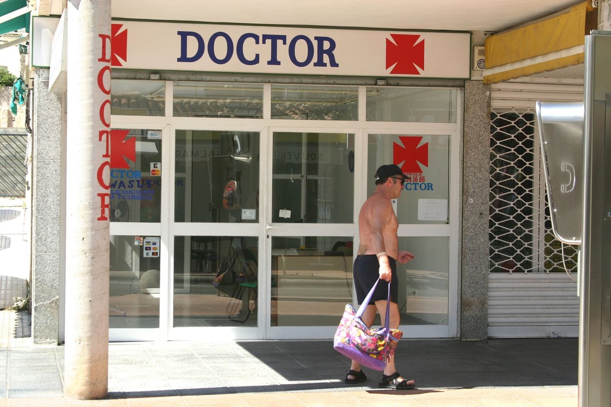 VACANȚĂ de coșmar pentru 40 de turiști la un hotel din stațiunea Băile Felix: „Am petrecut noaptea în WC”