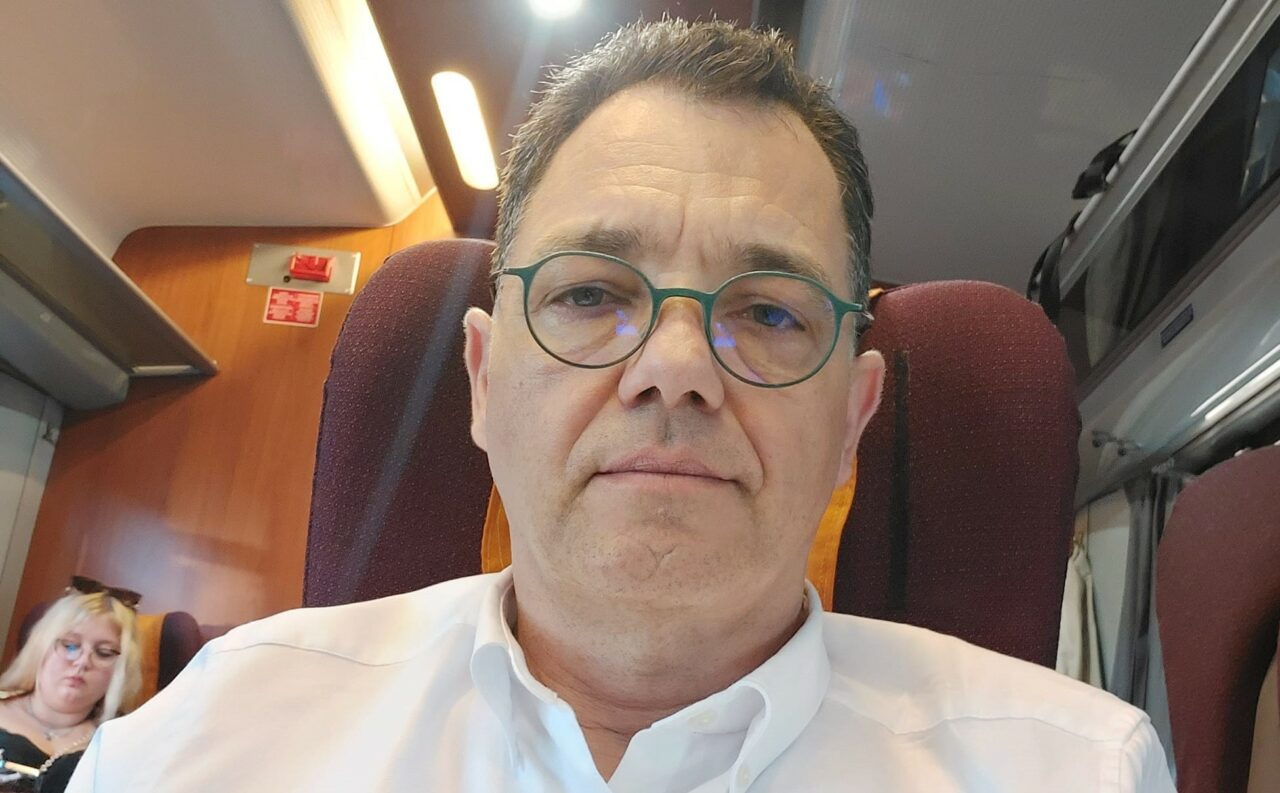 Ministrul Turismului a plecat la mare cu trenul. Ce impresie și-a făcut. „Merge cu 150 de km la oră”
