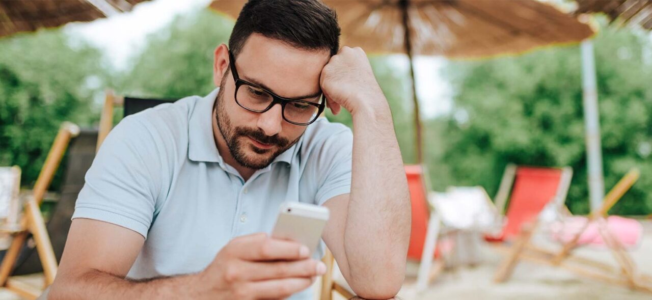 Tarif pe WiFi! Câți euro a plătit un turist român pentru a avea acces la internet pe o plajă din GRECIA